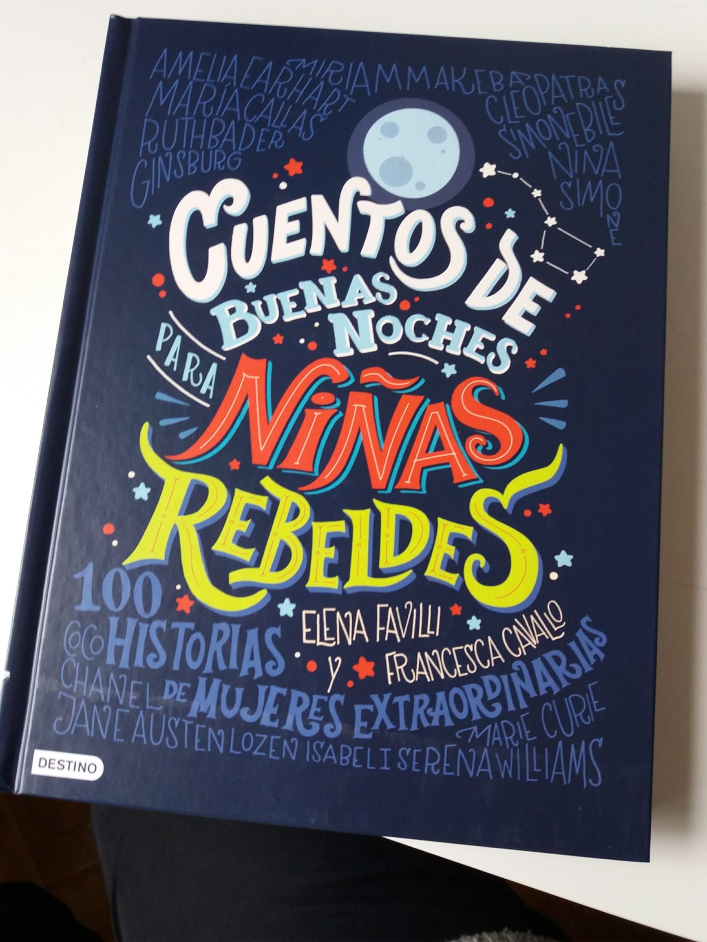 Cuentos de Buenas Noches Para Niñas Rebeldes: un libro imprescindible para  niñas y niños también - Nuestros momentos Montessori