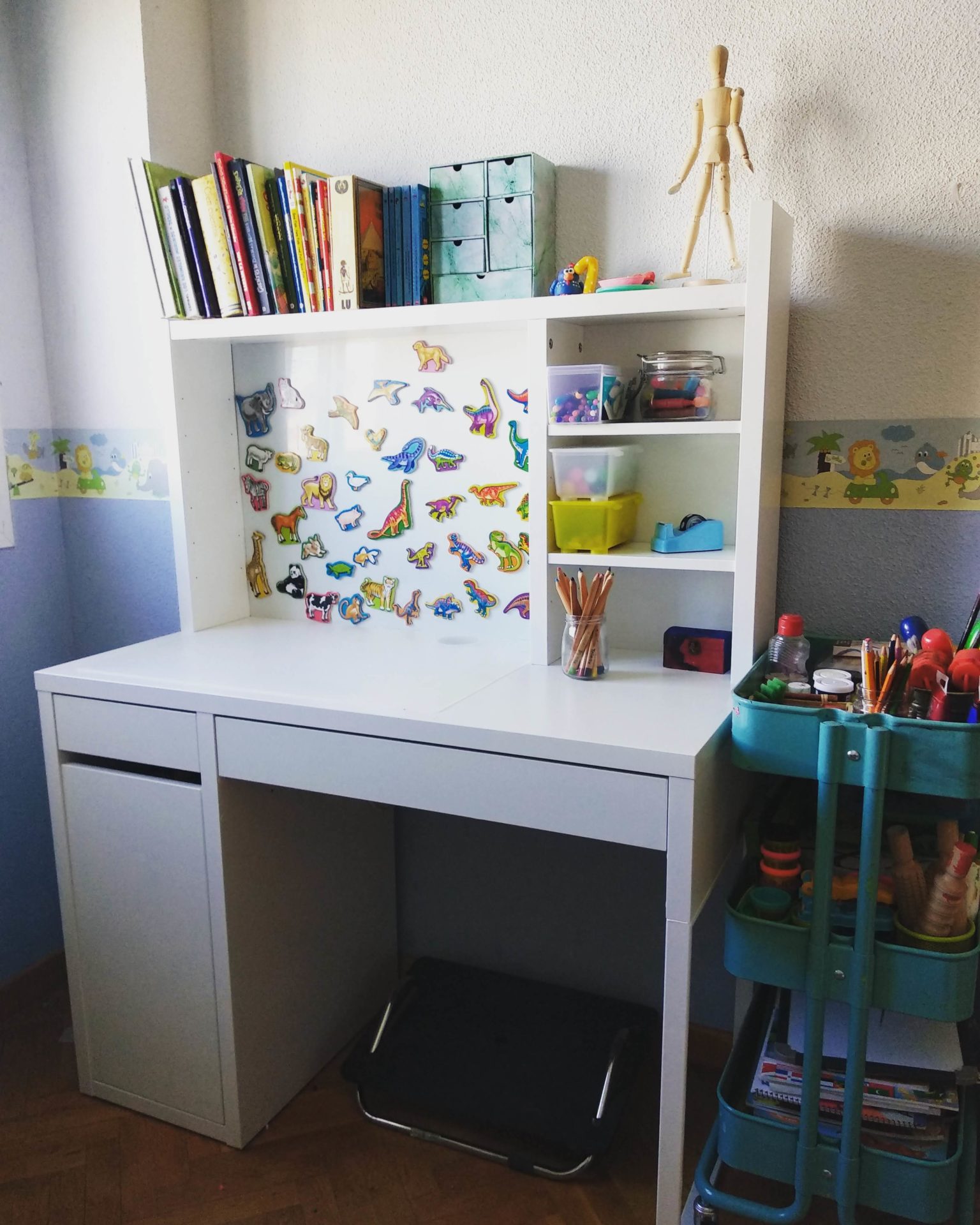 Review del escritorio MICKE de IKEA habitación juvenil - Nuestros Montessori